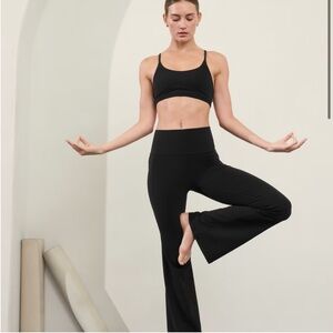 NWT Athleta Salutation Stash Flare Pant Small Black